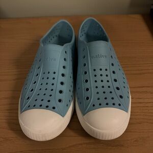 Native Jefferson Slip On Shoes Blue and White Size 4
